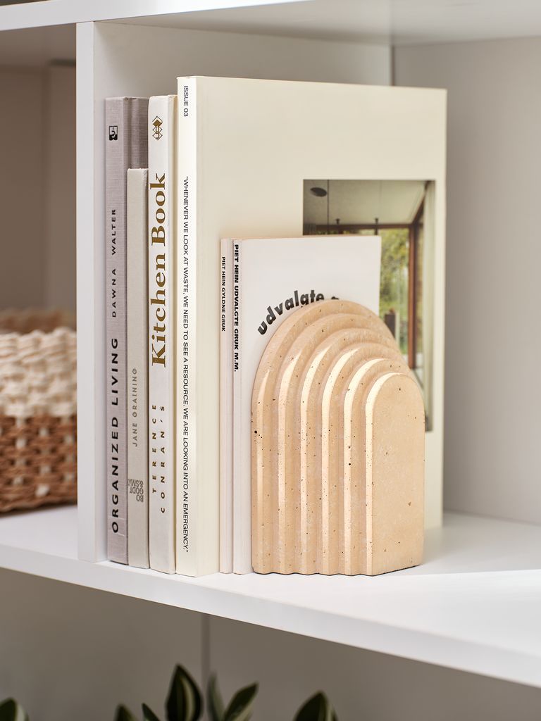 Chặn sách | MAGNUSSON | xi măng | be | R6xD13xC16cm