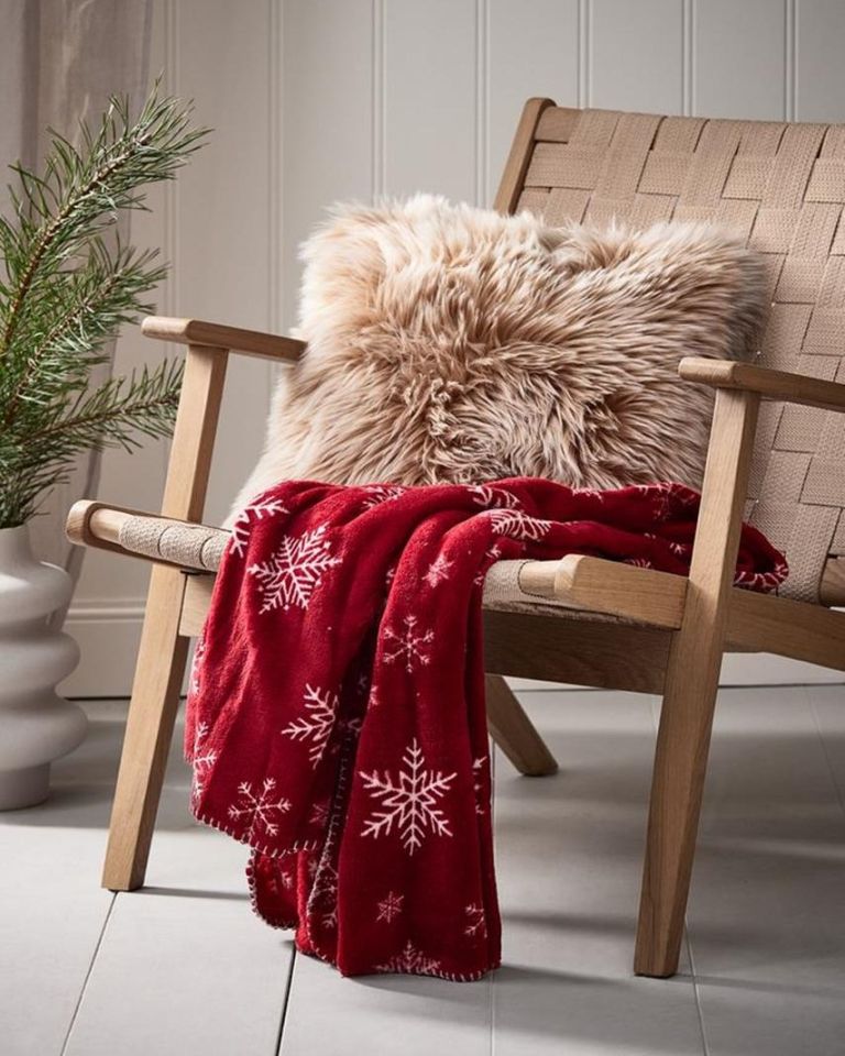 Chăn sofa | ISTAPP | polyester | đỏ/trắng | R130xD170cm