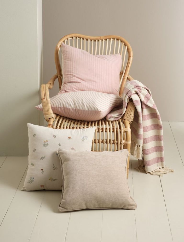 Vỏ gối trang trí | GULDREGN | cotton | hồng | R50xD50cm