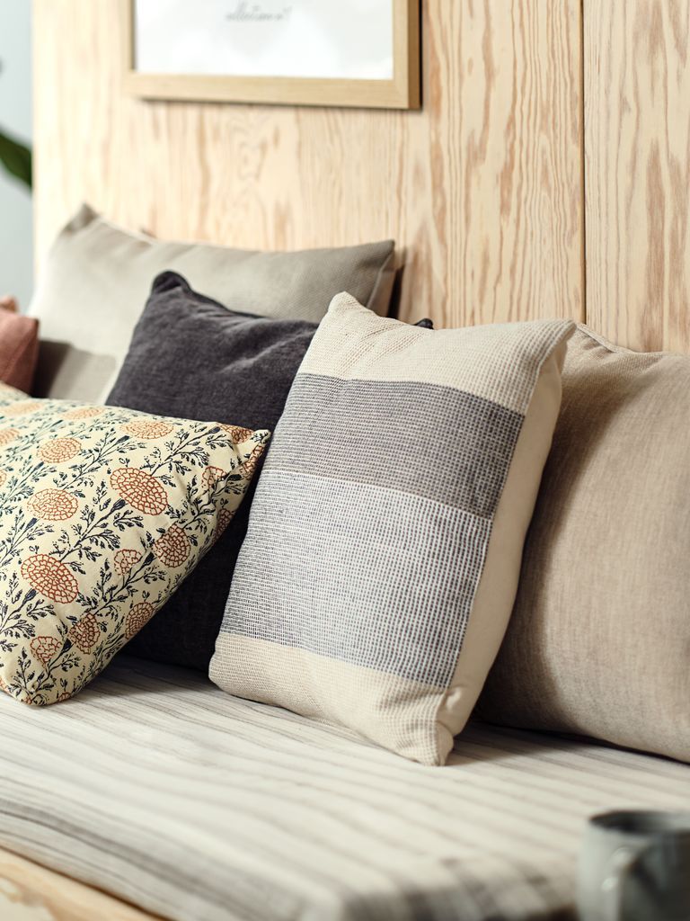 Gối trang trí | BERGFLETTE | cotton | be/xanh | R45xD45cm