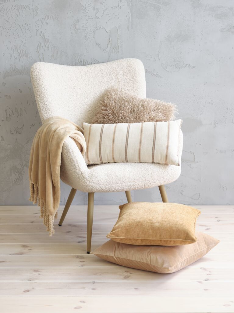 Vỏ gối trang trí | ERTEVIKKE | polyester | màu latte | R50xD50cm