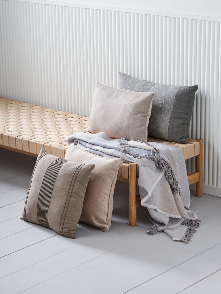 Gối trang trí | SKOGSIV | cotton | xám | R40xD60cm