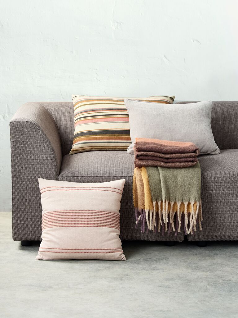 Gối trang trí | HORNFIOL | polyester | xám nhạt | R35xD50cm