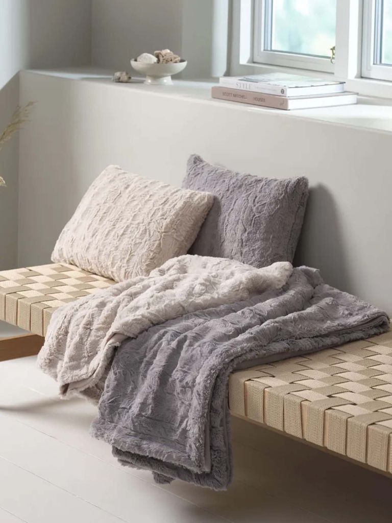 Gối trang trí | MYGGBLOM | polyester | xám | R35xD50cm