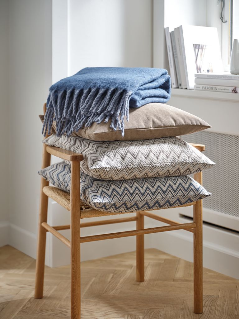 Vỏ gối trang trí | DUSKULL | polyester | vàng cát đậm | R50xD50cm