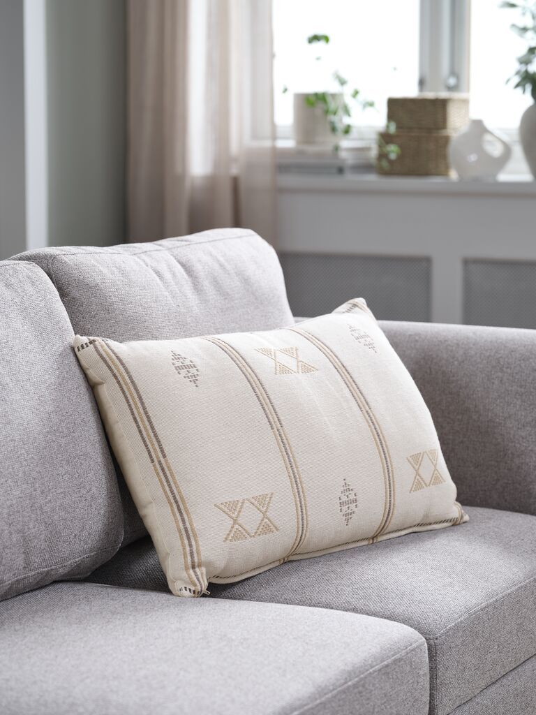 Gối trang trí | GRYNSILDRE | cotton/polyester | be/vàng | R40xD60cm