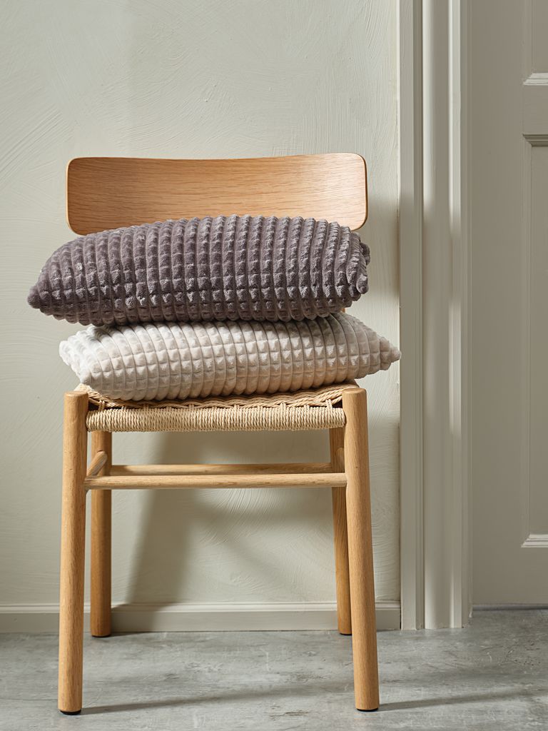 Gối trang trí | HAGTORN | polyester | be | R30xD50cm