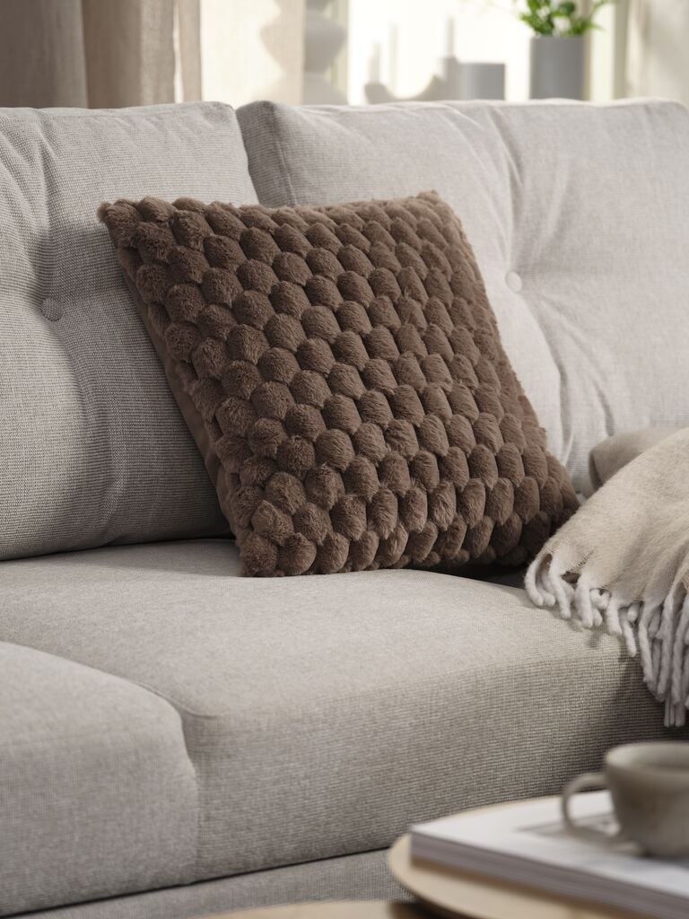 Gối trang trí | HVIDBLOMME | polyester | màu cát đậm | R45xD45cm