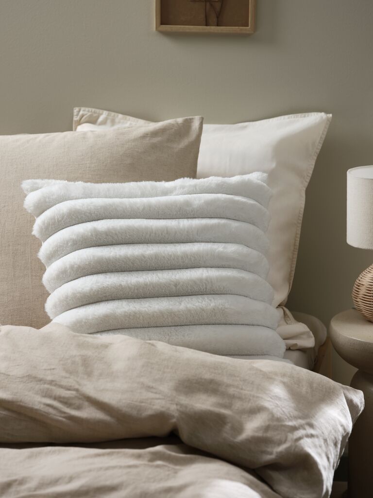 Gối trang trí | FJELLPRYD | polyester | trắng | R50xD50cm