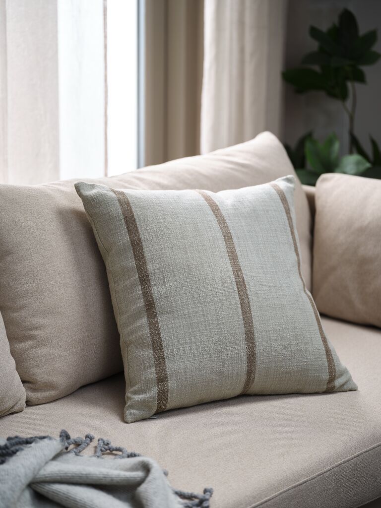 Gối trang trí | STENROS | polyester | xám/nâu đậm | R45xD45cm