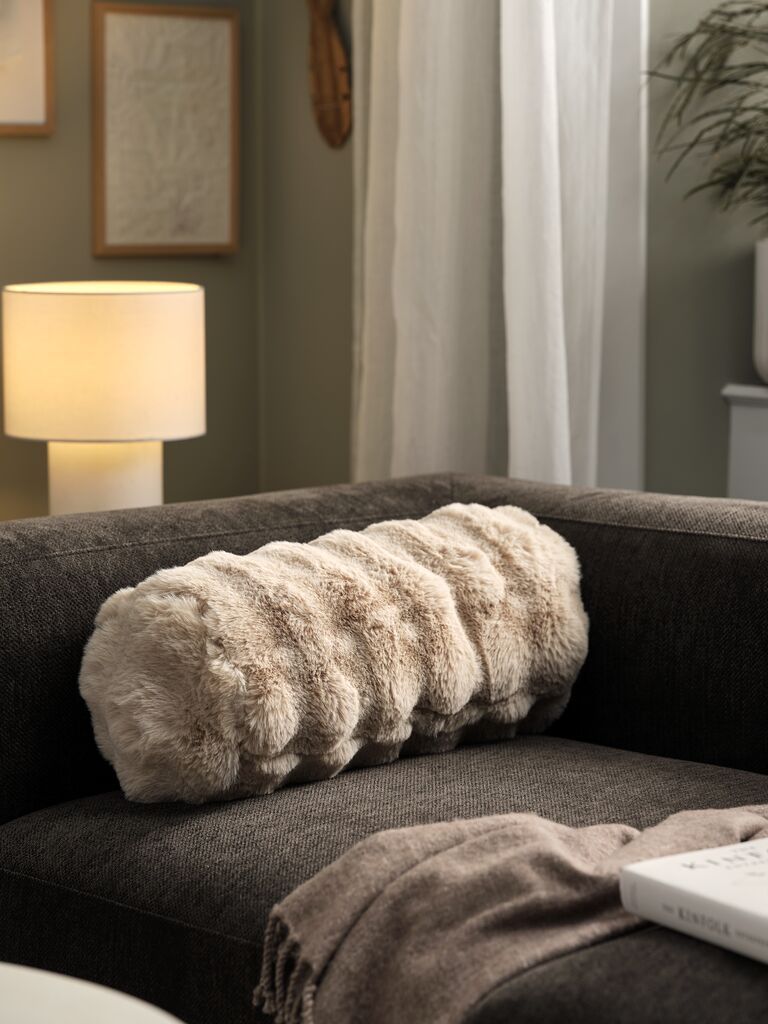 Gối trang tr&iacute; | KORNVALMUE | polyester | be | &Oslash;18xD50cm
