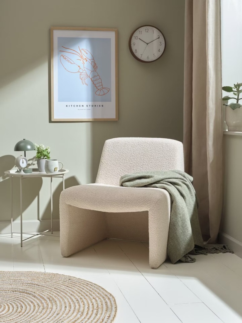 Sử dụng đèn trang trái làm đẹp phòng khách 15m2