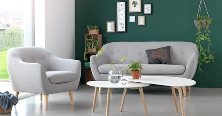 Bàn cà phê với bộ ghế sofa màu xám trong thiết kế nội thất phòng khách Scandinavian Style